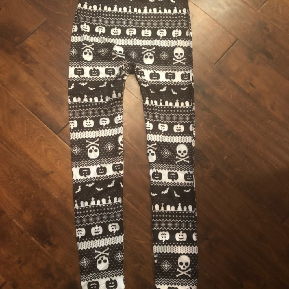 Halloween Leggings w/ Pumpkins, Skulls & Bones